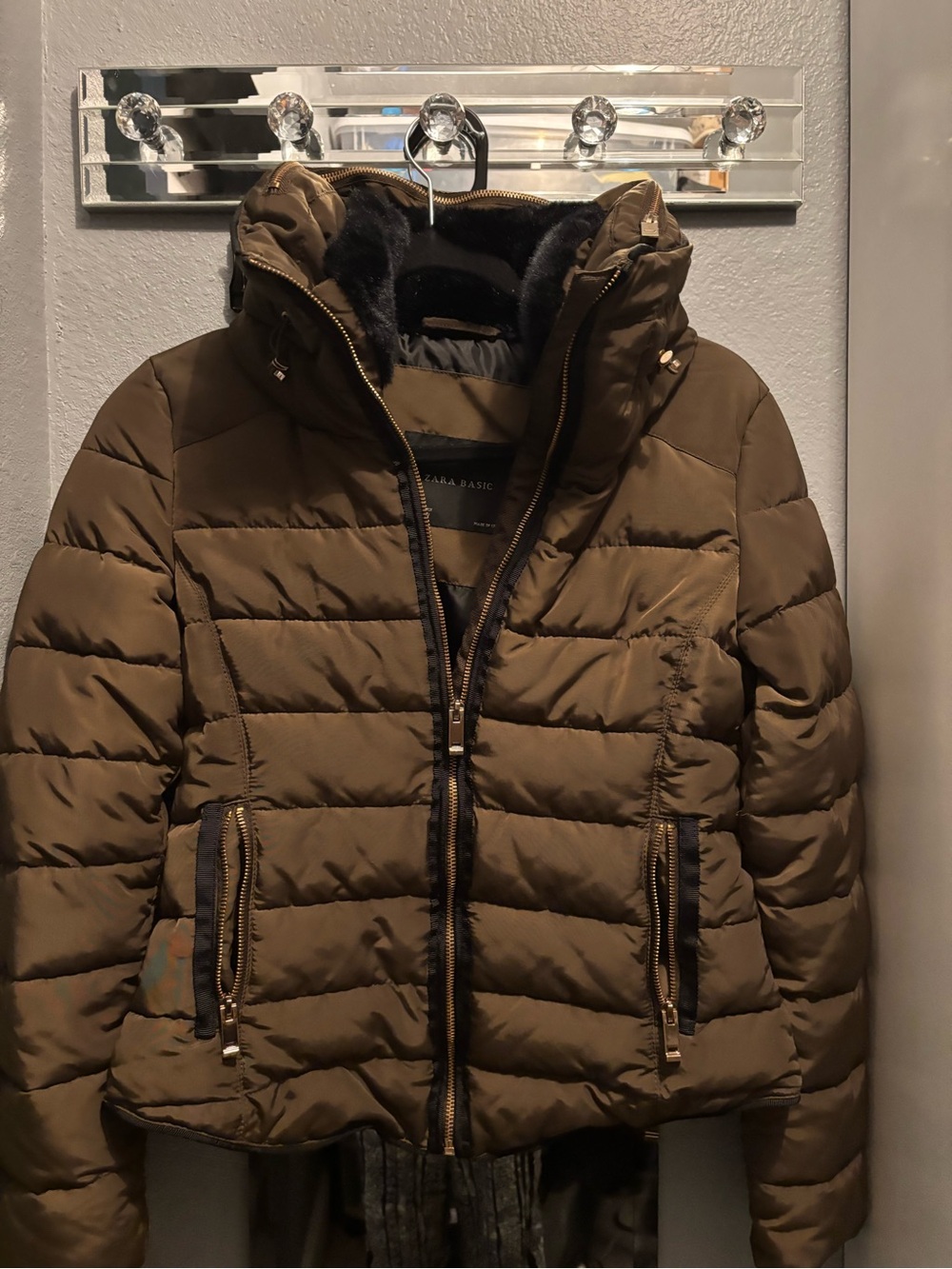 Zara wWomen’s Olive Puffer Jacket with Hood